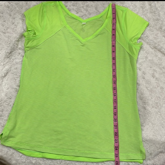 Lululemon Neon Green short sleeve V-Neck Active Shirt IUC. M/L - Picture 8 of 11